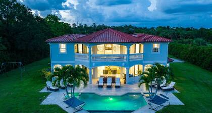 Private 5000 SF Waterfront Mansion w/ Pool & Games