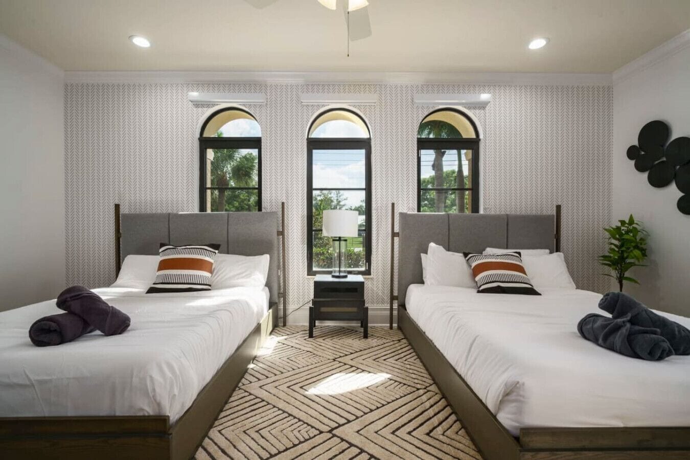 8 bedrooms, desk, iron/ironing board, travel crib