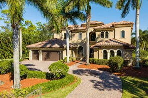 Exterior - Modern 8BR Mansion | 6,500 SF, Pool, Cinema (West Palm Beach)