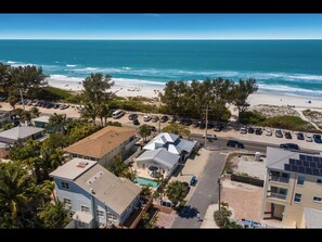 沙滩椅、沙滩毛巾