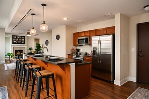 Private kitchen - Luxe Downtown Suite: Stadiums, Casino, R&R Hall! (Cleveland)