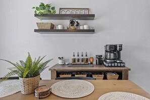 Interior - NEW Luxury Escape - 10 min to Scottsdale - Firepit (Phoenix)