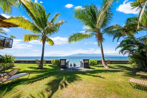 New Listing! 2bd tropical, walk to beach stay