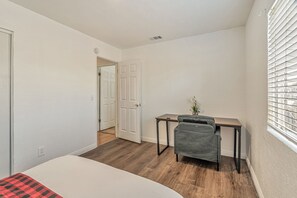 4 bedrooms, desk, iron/ironing board, free WiFi