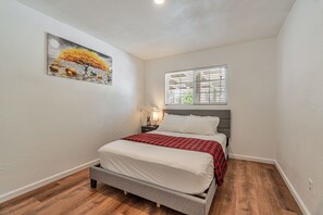 4 bedrooms, desk, iron/ironing board, free WiFi