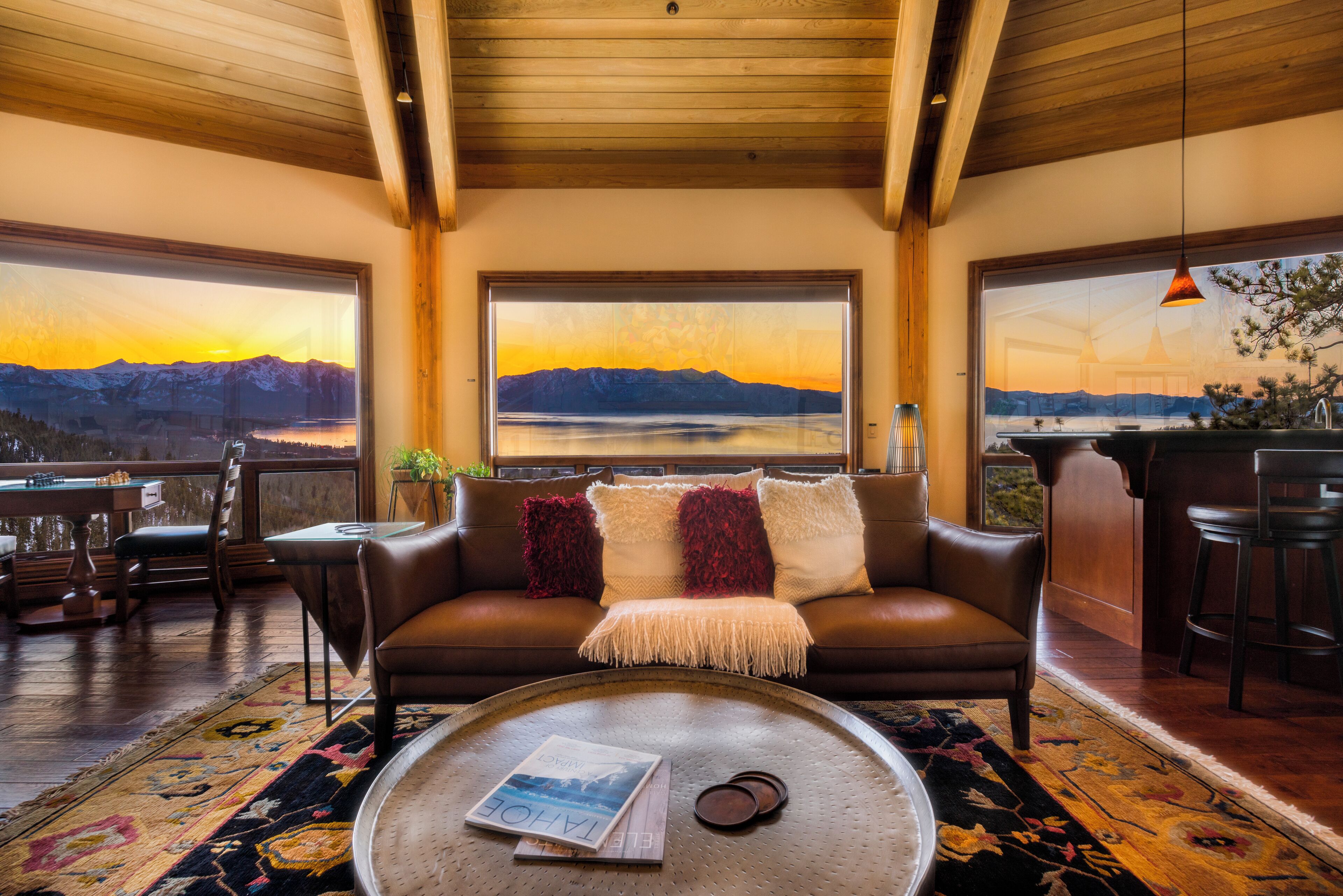 Smart-TV, Kamin, Videospiele, Tischtennisplatte