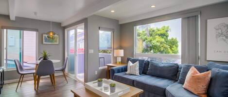 Télévision, livres, chaßne hi-fi, écrans d'ordinateur