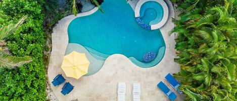 حمّام سباحة خارجي، حمّام سباحة مُدفَّأ