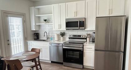 Luxurious 1-bedroom apartment in superb Waukee with gym & game room