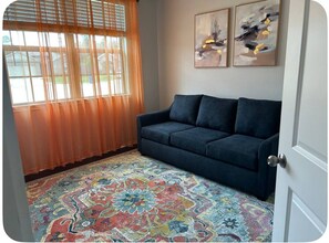 Living area - Charming 2-bedroom house in wonderful Roman Forest with AC (Roman Forest)