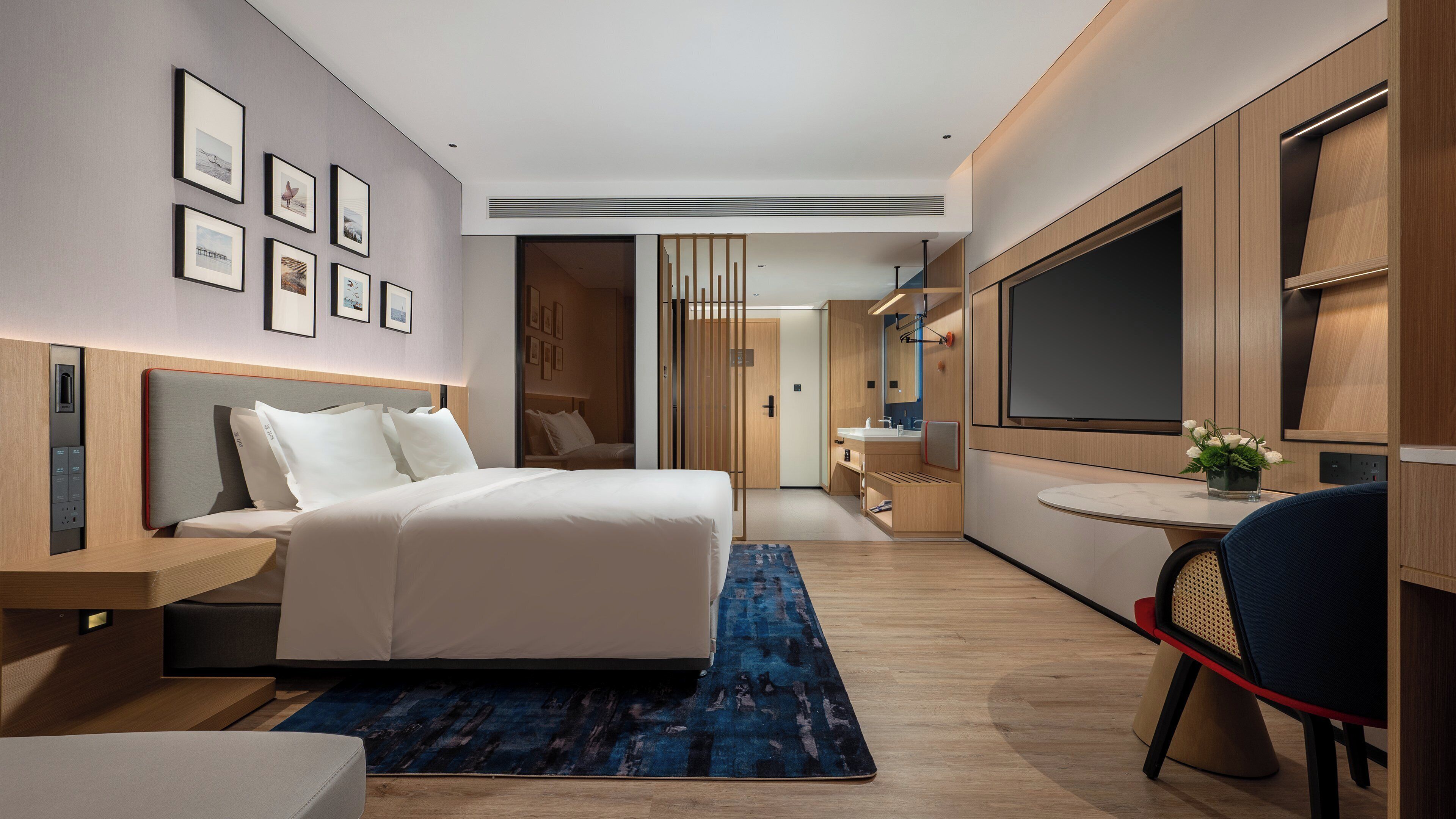 Standardrum - 1 kingsize-säng (Extra Floor Space) | Duntäcken, minibar, skrivbord och arbetsyta för laptop