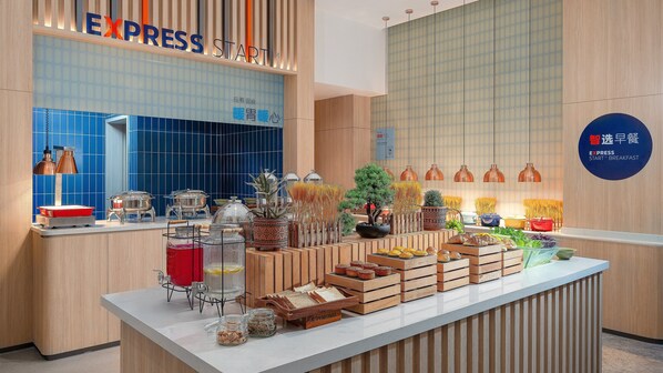 A breakfast buffet area with various food items and a sign indicating 'EXPRESS START'. - Holiday Inn Express Haikou Intl Duty Free City by IHG (Haikou)