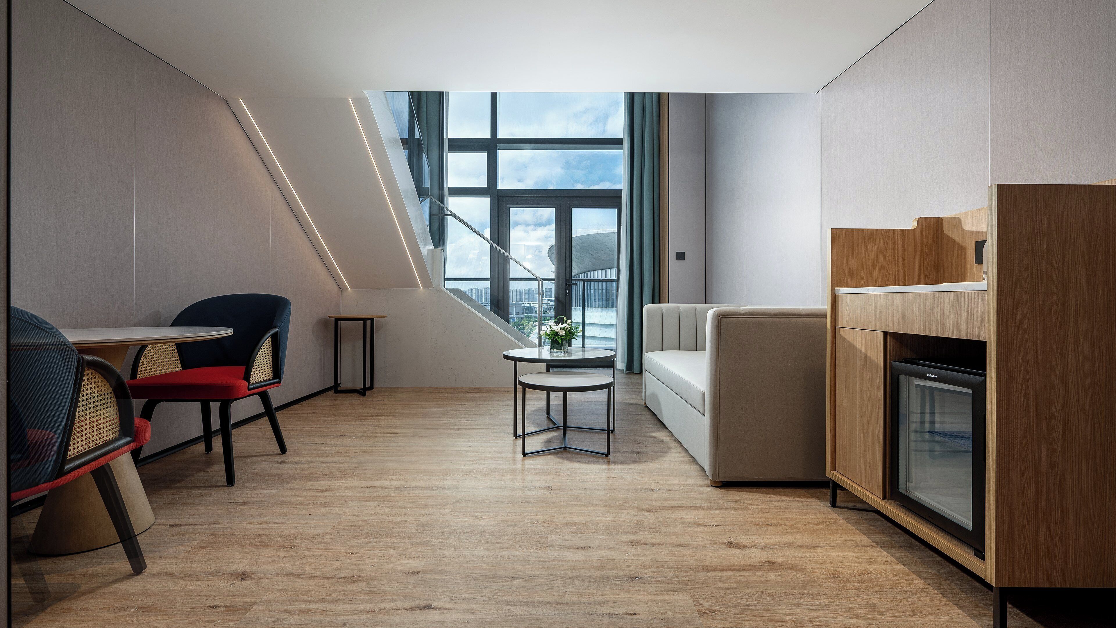 1 Bedroom Suite Penthouse | Down duvets, minibar, desk, laptop workspace