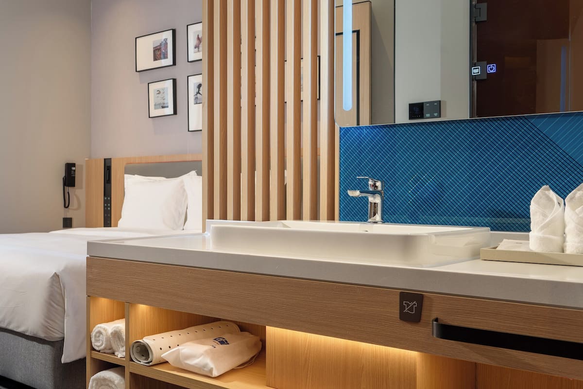 Standardrum - 1 kingsize-sÀng | DuntÀcken, minibar, skrivbord och arbetsyta för laptop