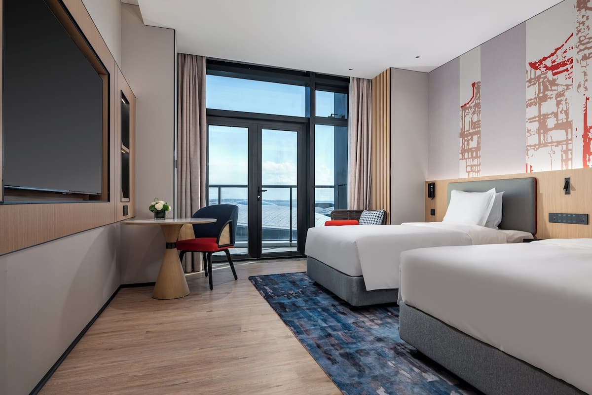 2 Single Standard | Down comforters, minibar, desk, laptop workspace