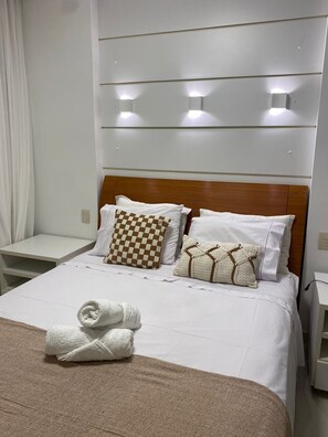 2 bedrooms, iron/ironing board, Internet, bed sheets - Porto da Barra Sea View (Salvador)