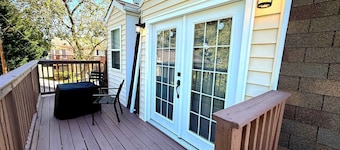 Stunning 2-Bedroom loft apartment in waterfront community near BWI