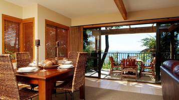 Family Apartment, 2 Bedrooms, Non Smoking, Lake View | Living area