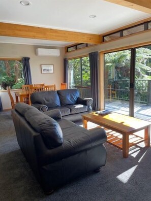 Living area - Pukawa Villas (Formerly Oreti Village Resort) (Pukawa)