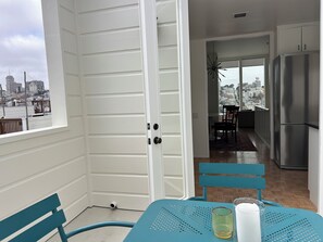 Outdoor dining - Beautiful view 2-bedroom apartment in NorthBeach/Telegraph hill (San Francisco)
