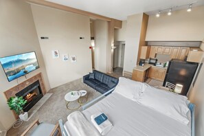1 bedroom, WiFi, bed sheets - Modern DT Loft, Walk to Rocket Mortgage & Bars (Cleveland)