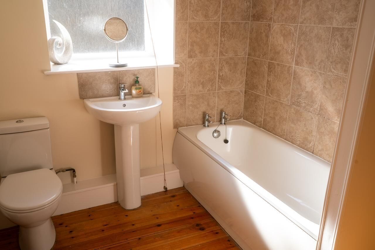 Double Room (Room 4) | Bathroom | Towels