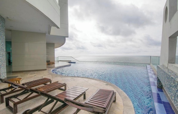 2 piscines extérieures