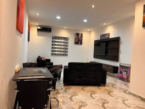Luxury Apartment, Mountain View | Living area