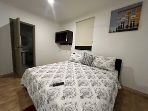 Γραφείο, χώρος εργασίας για λάπτοπ, σίδερο/σιδερώστρα, δωρεάν Wi-Fi 