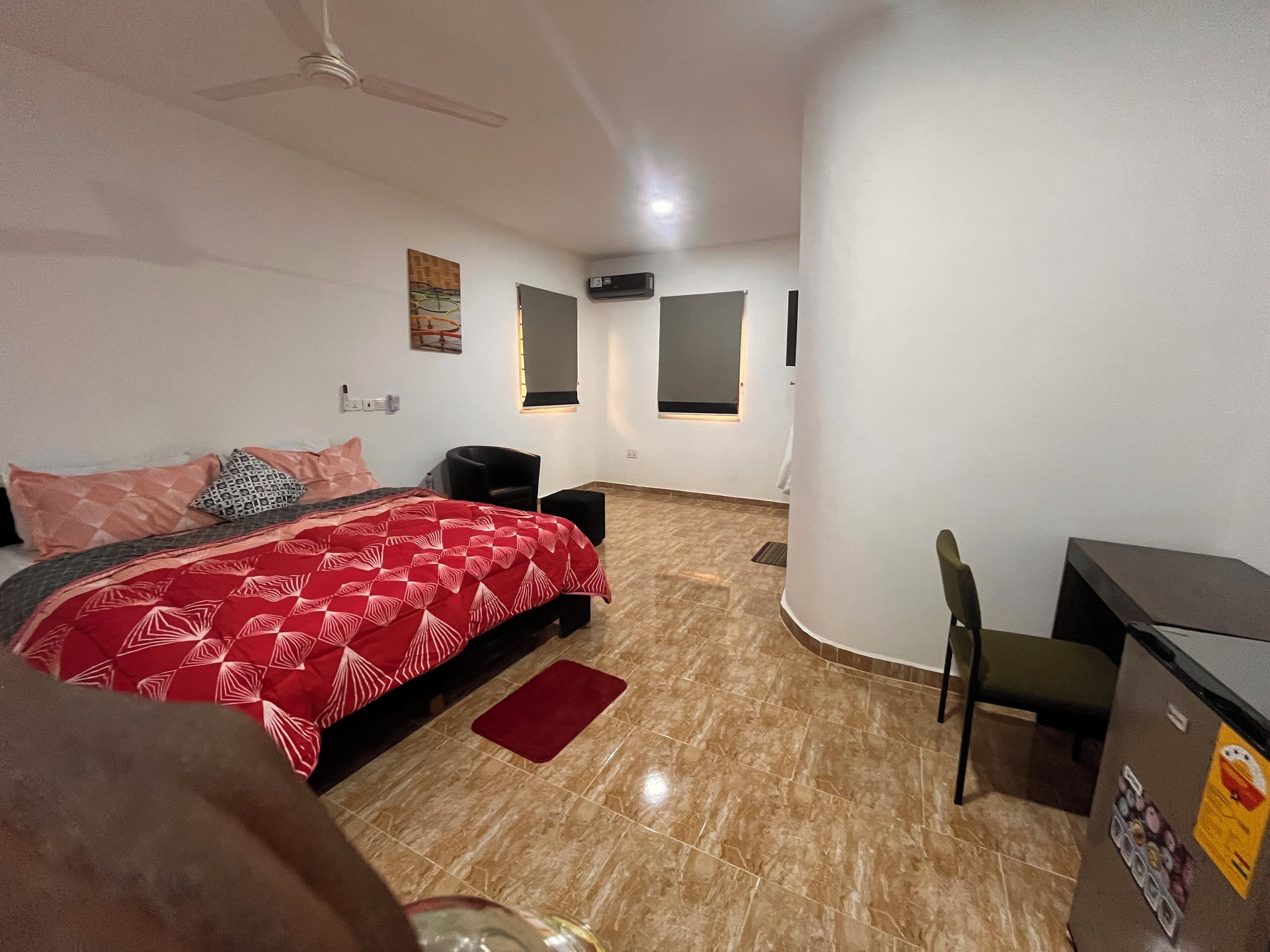 Bureau, espace de travail pour ordinateur portable