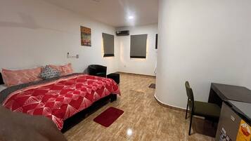 Bureau, espace de travail pour ordinateur portable