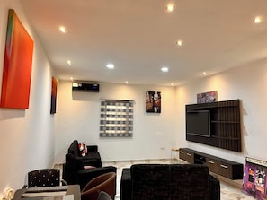 Luxury Apartment, Mountain View | Ruang tamu