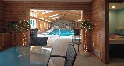 Remarkable 3-bedroom home, indoor pool, golf, on the lake, 30 min to Twin Cities