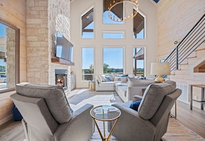 Smart TV, fireplace