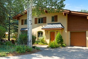 Exterior - Exclusive Cascade Home - Close to Cascade Lift (Vail)