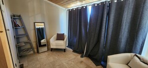 Smart TV, books - Peaceful Historic Home Steps from Main Street with Porch & Patio (Angels Camp)