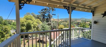 Charming historic 2-bedroom house in Angels Camp with amazing views!