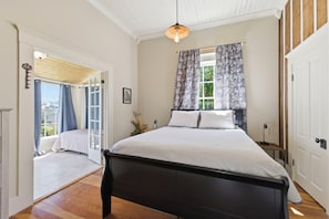 3 bedrooms, desk, iron/ironing board, free WiFi