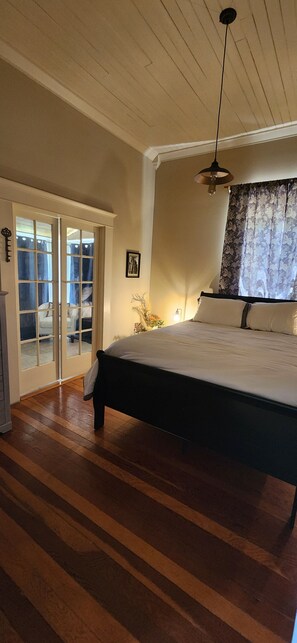 2 habitaciones, tabla de planchar con plancha, wifi y ropa de cama