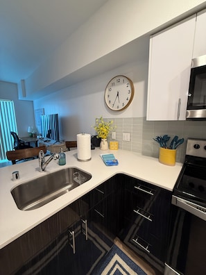 Mikrowelle, Ofen, Herdplatte, Geschirrspüler