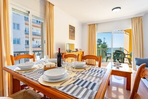 تناول الطعام