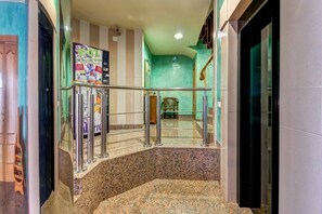 المنشأة من الداخل