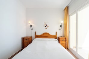 2 bedrooms, iron/ironing board, travel cot, free WiFi - Apartamentos Solset Nerja B (Nerja)