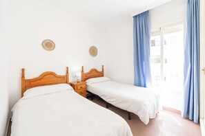 2 室のベッドルーム、アイロン / アイロン台、旅行用ベビーベッド、WiFi (無料)