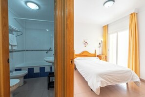 ヘアドライヤー、タオル