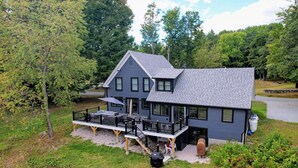 A two-story house with a balcony, a covered patio, and a front yard. - 9FR Renovated home with beautiful views, large yard, dogs welcome! AC (Bethlehem)