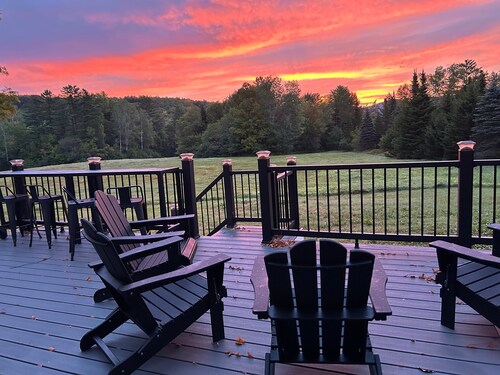 9FR Renovated home with beautiful views, large yard, dogs welcome!