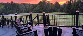 9FR Renovated home with beautiful views, large yard, dogs welcome!