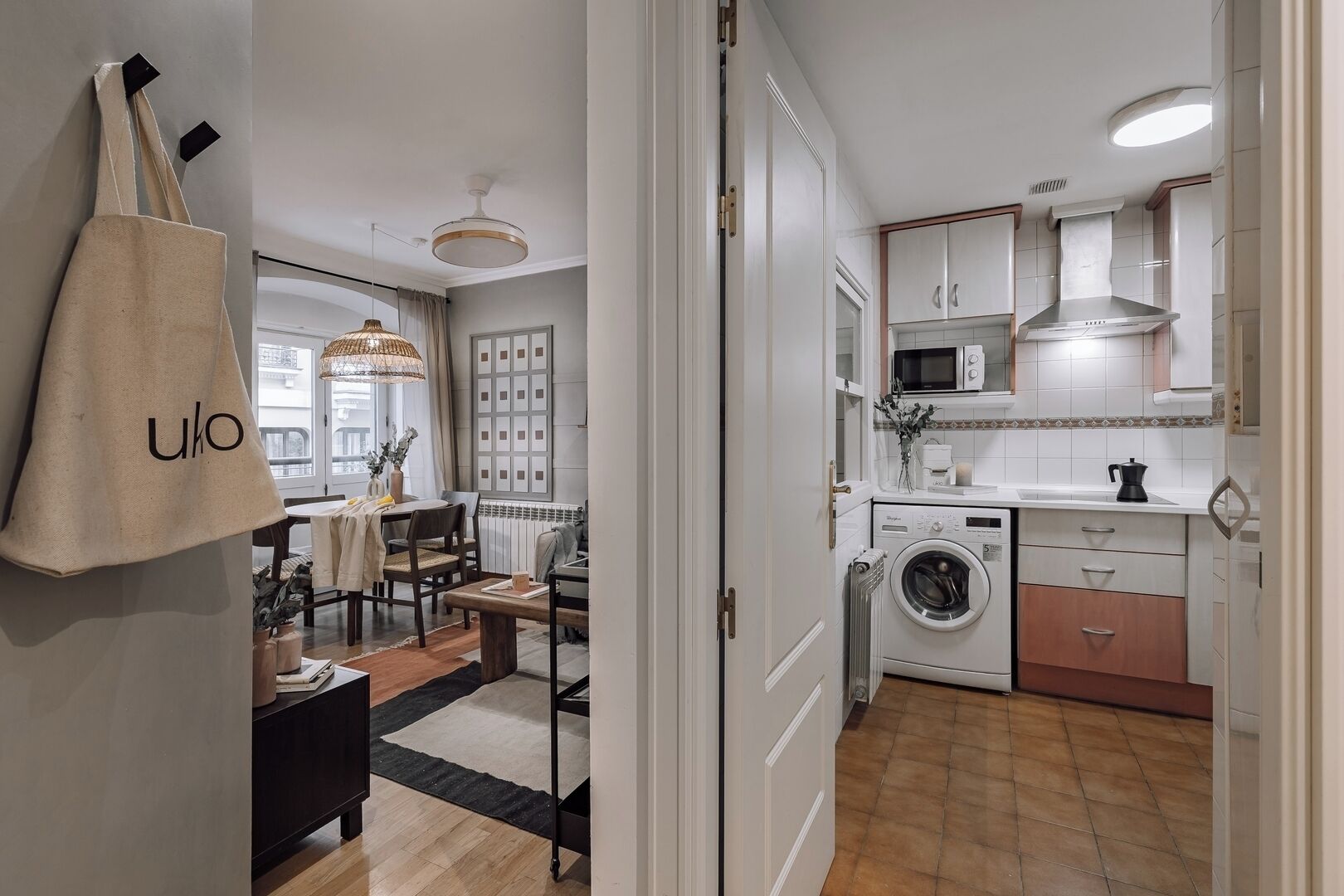 Geladeira, micro-ondas, lava-louças, cafeteira/chaleira