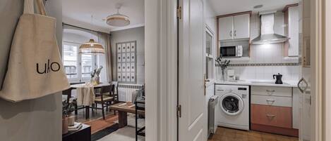 Geladeira, micro-ondas, lava-louças, cafeteira/chaleira